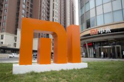 xiaomi orange logo outside headquarters sunny day شیائومی رسما اعلام کرد که وارد صنعت خودروی الکتریکی میشود