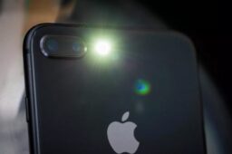 iphone camera flash استفاده از فلش دوربین آیفون به عنوان نشانگر نوتیفیکیشن